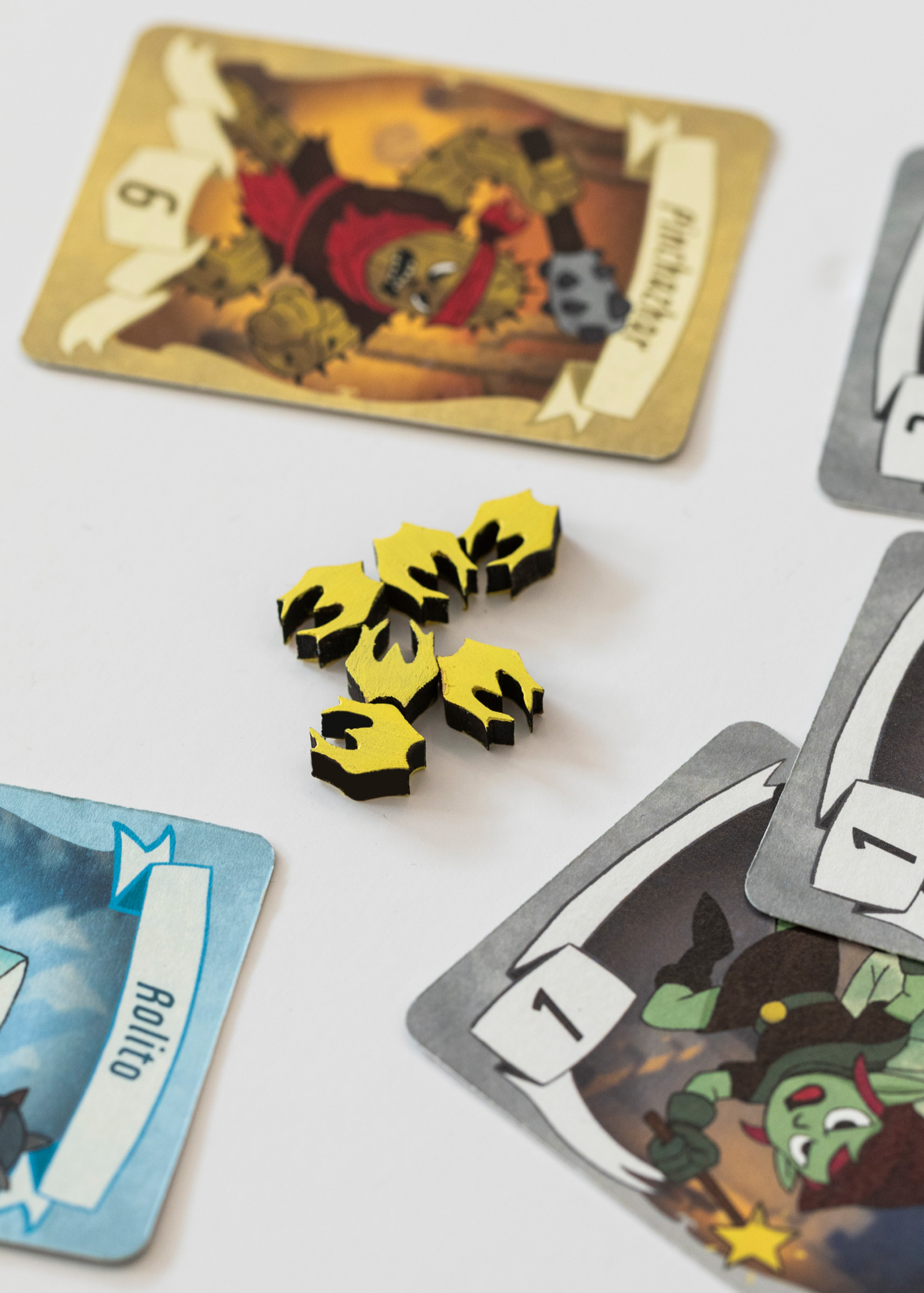 Patagón — fichas y cartas